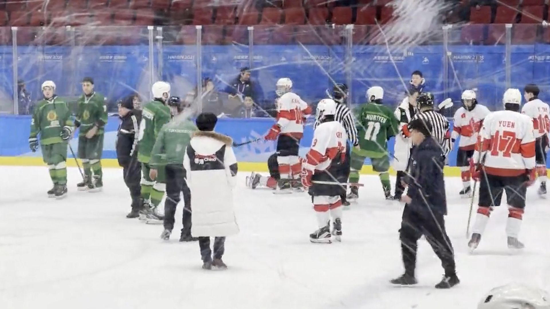 亞冬運港冰球隊勝後遭對手圍毆