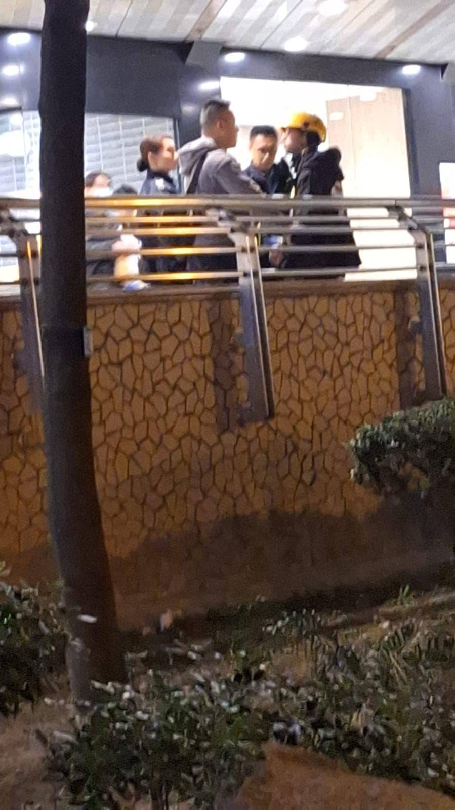 大圍麥當勞外賣男不滿出餐慢，雪糕架掟女職員被捕！