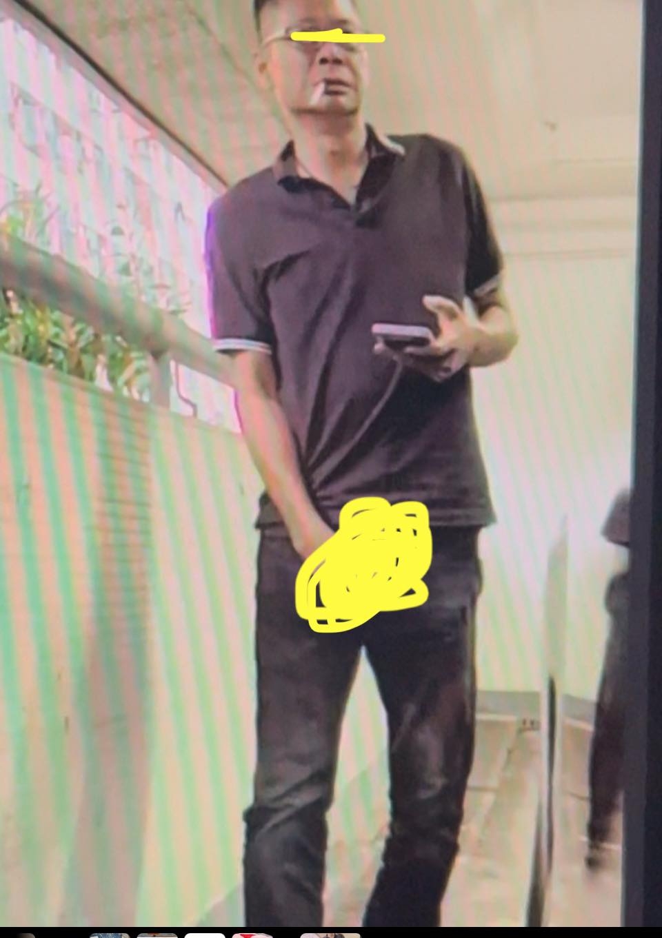 車Cam直擊｜青衣停車場男子當街小便被拍　車主啜核形容：影到條小毛蟲
