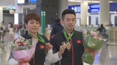 世錦賽混雙銅牌得主黃鎮廷及杜凱琹返港
