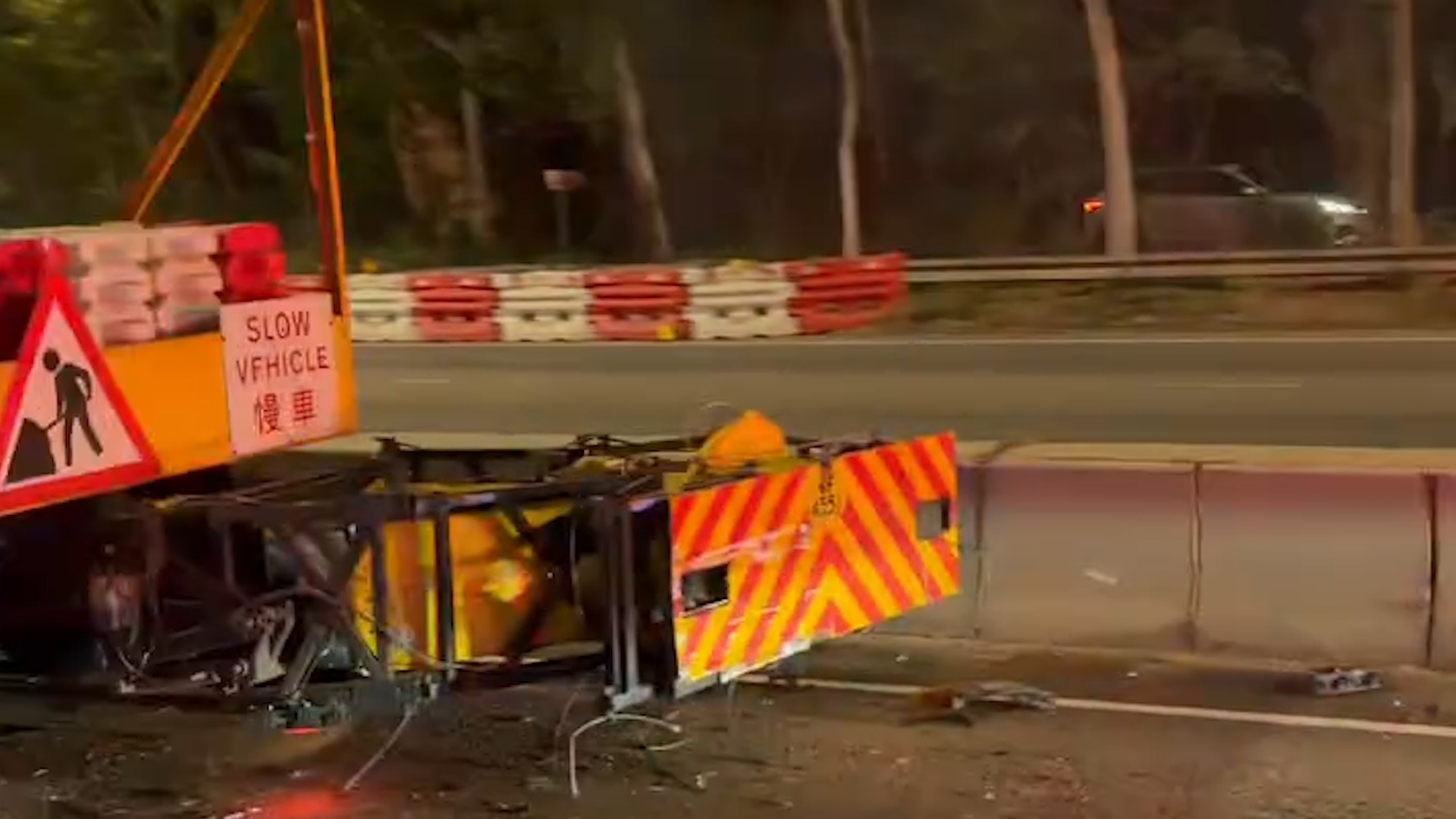 新田公路「中港牌」七人車撞箭嘴車　疑因收掣不及