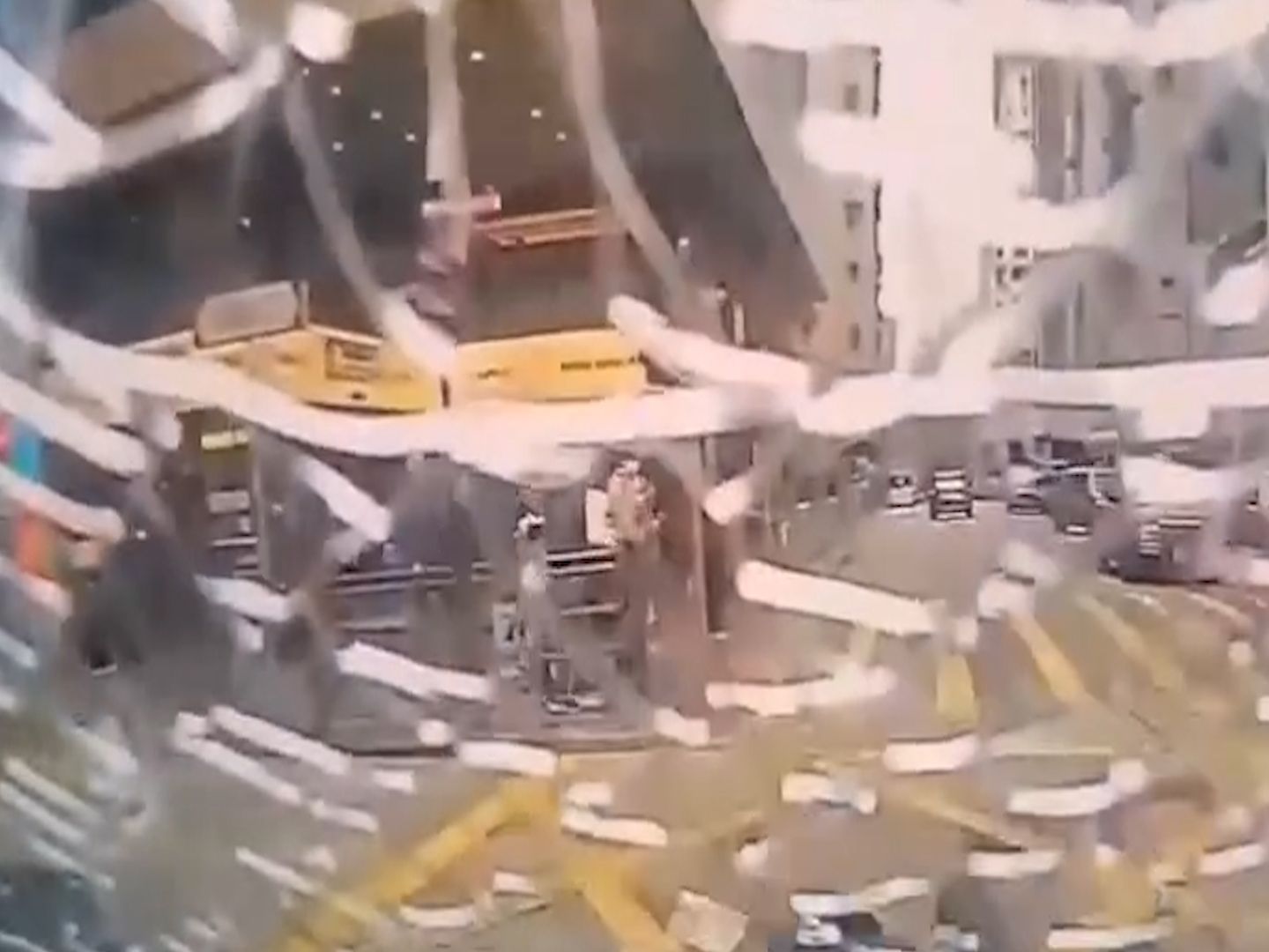 佐敦16歲單車騎手突過馬路遇車禍