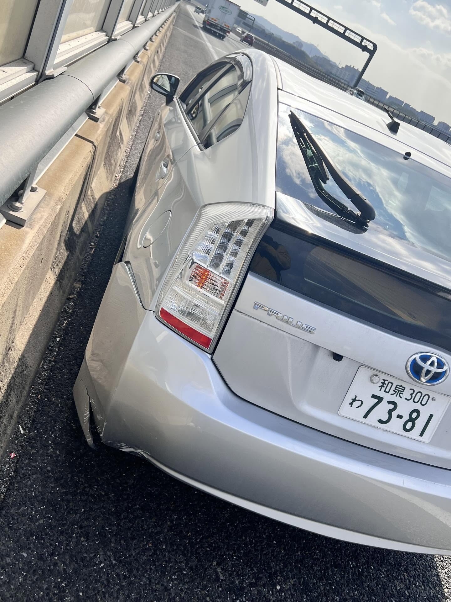 強風吹襲「甩皮甩骨」　可愛角色變身應急工程貼