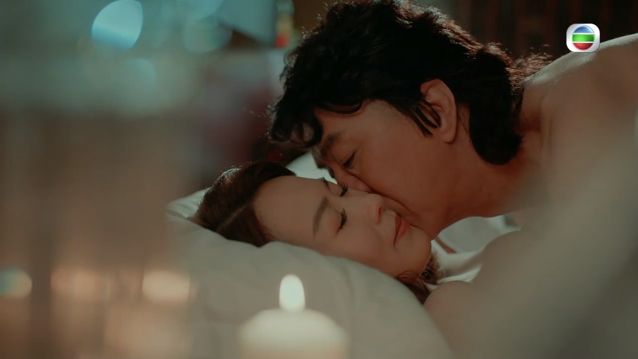 一直以為 Dave 是無辜入獄的 Monica 大感震驚和傷心。