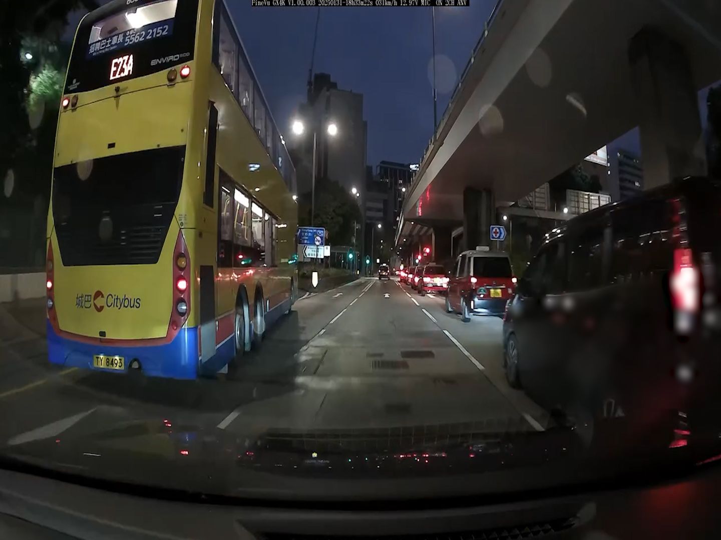 私家車新年勁陰功！加士居道天橋底先遇切線再碰U-turn