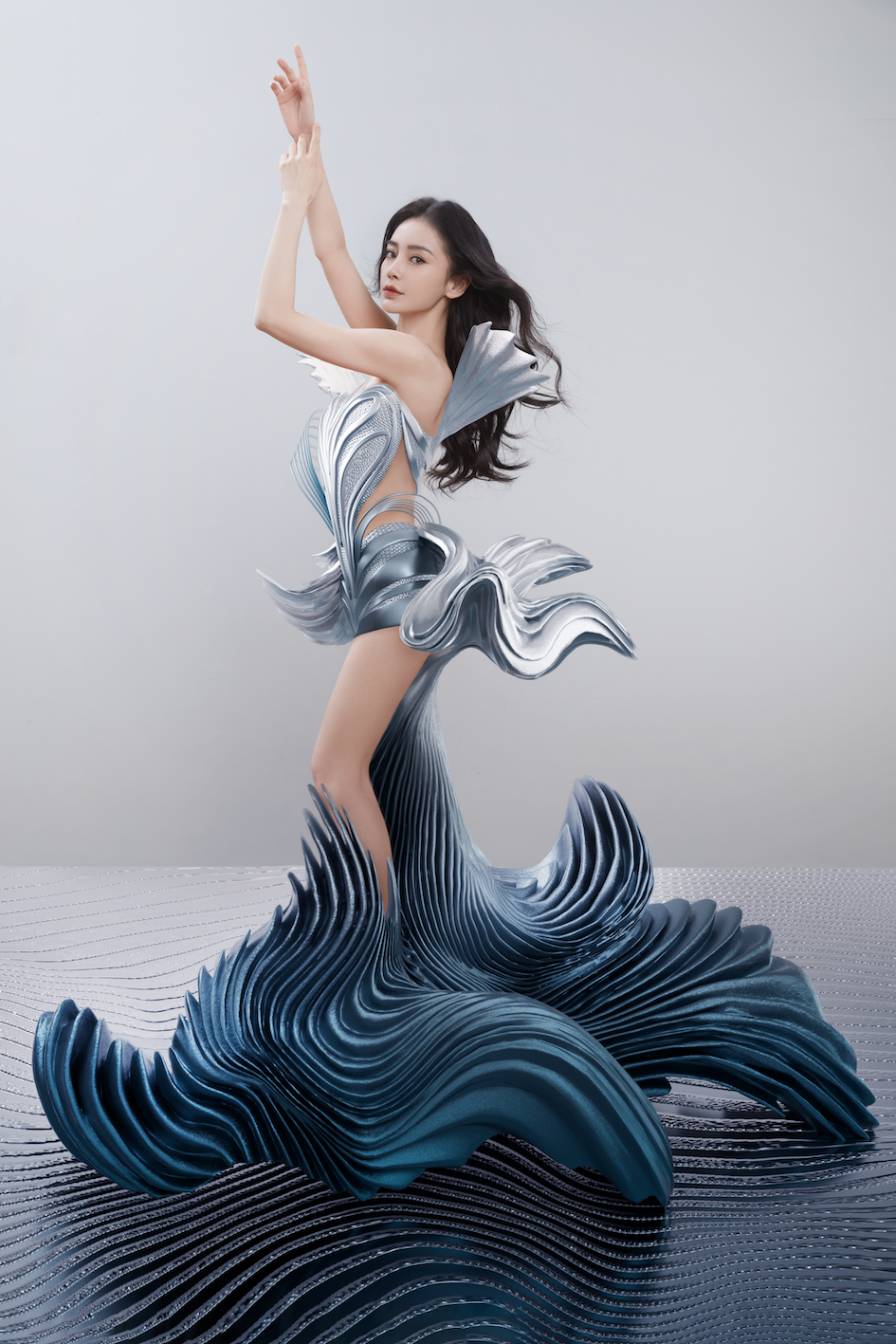 除咗兩奪唔同品牌嘅高訂晚裝，Baby更首次嘗試咗虛擬時裝