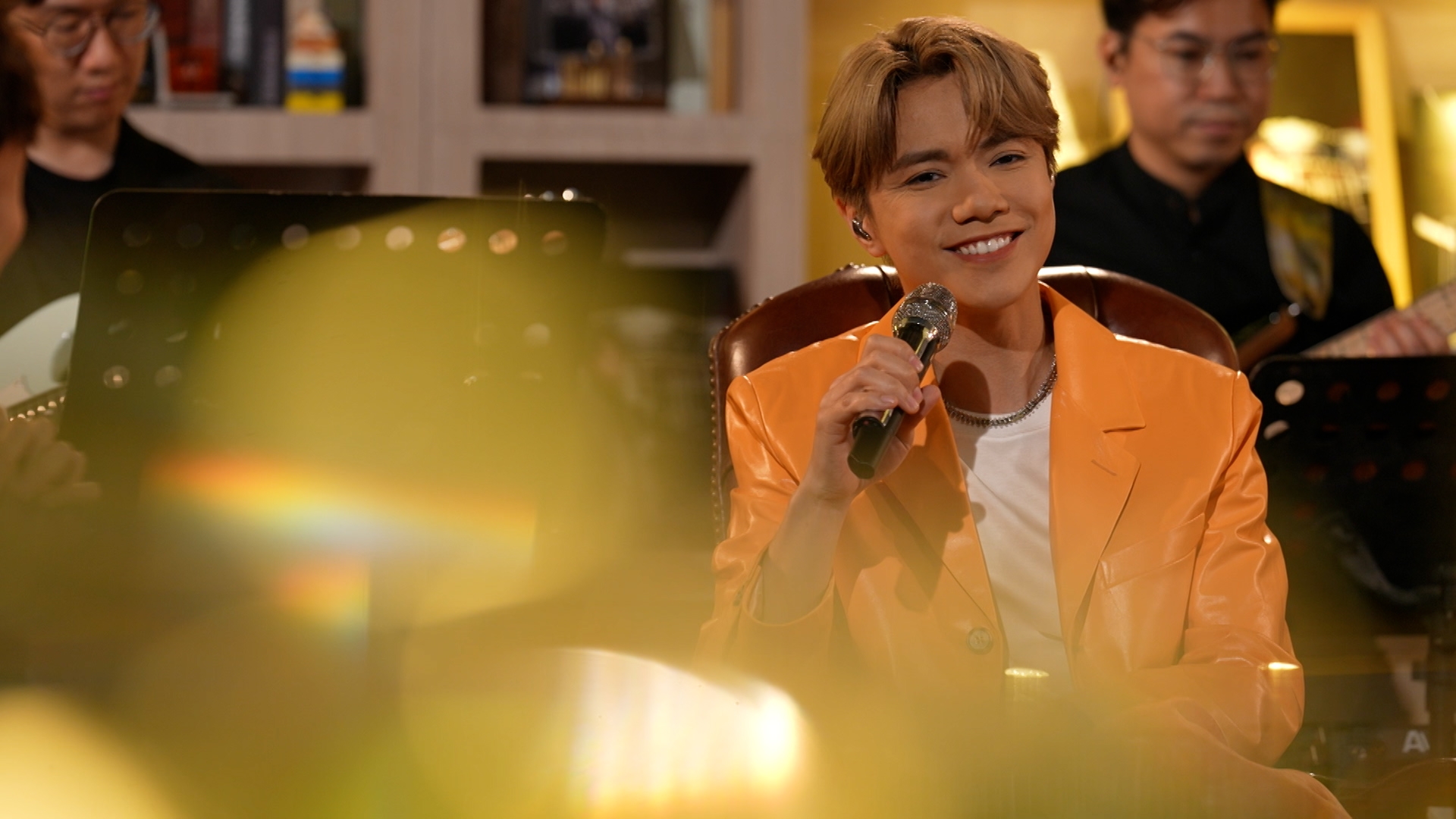 期間亦分享咗嚟緊會有新歌推出。