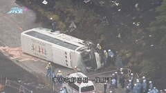 日本富士山附近有旅遊巴失控翻側1死35傷 司機被捕