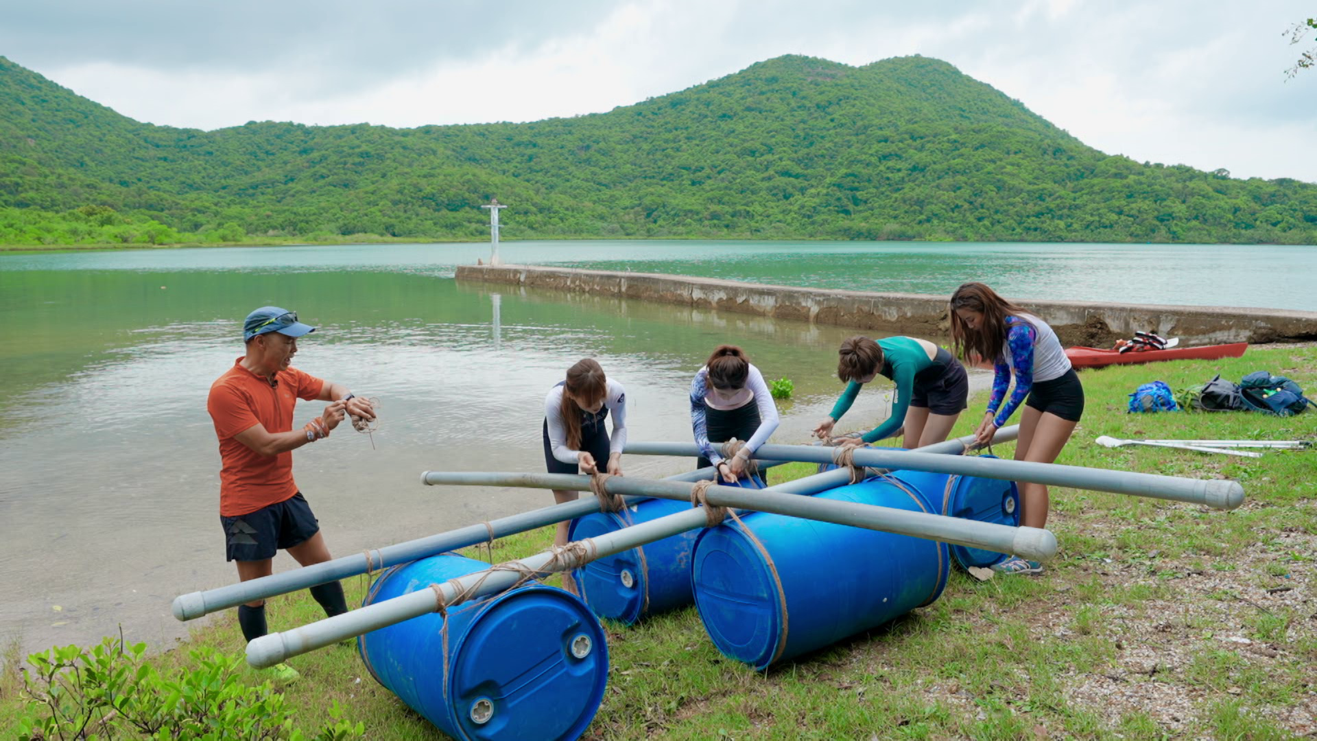 山藝達人達Sir再出場，4位港女聽到要被送去荒島，即刻撒嬌賣萌。