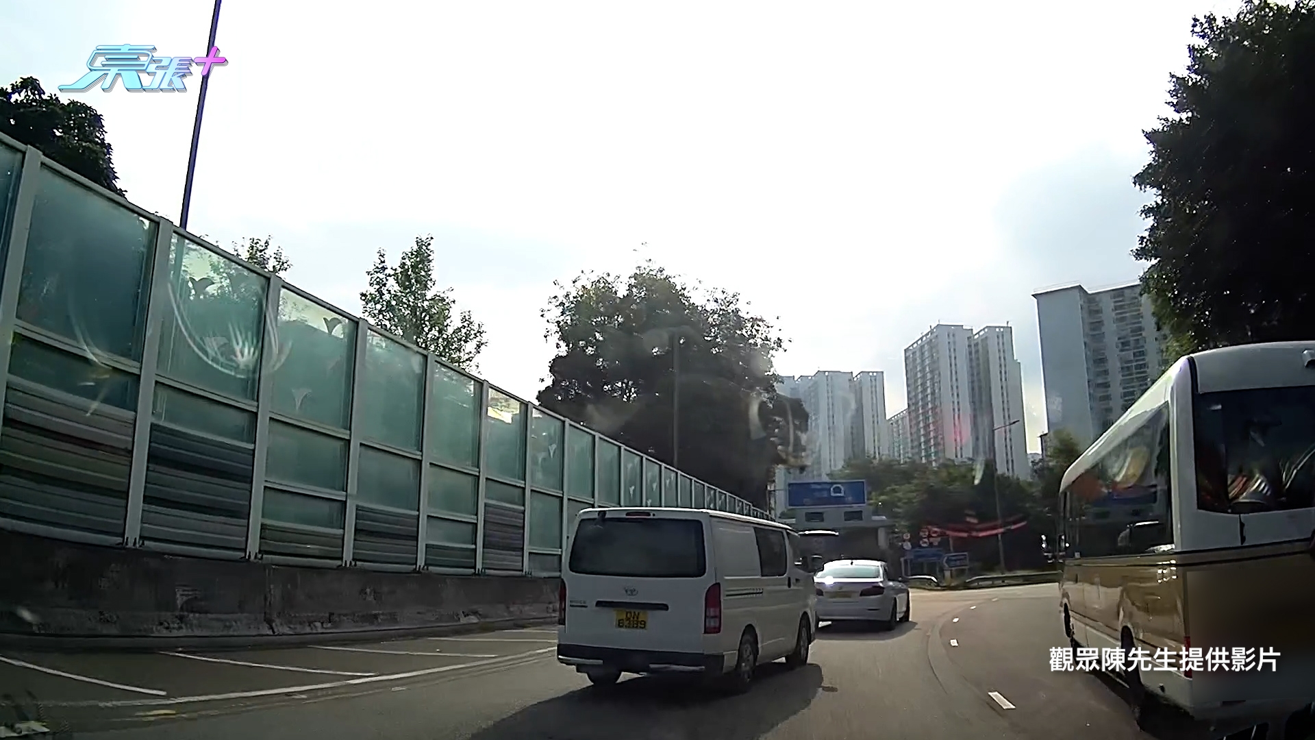 東張西望報料｜荃錦交匯處居民巴士突Cut線險象環生　觀眾：乘客要小心 （觀眾陳先生報料《東張+》）