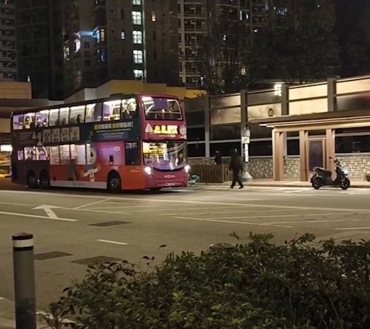 巴士迷疑為影巴士擺單車擋馬路
