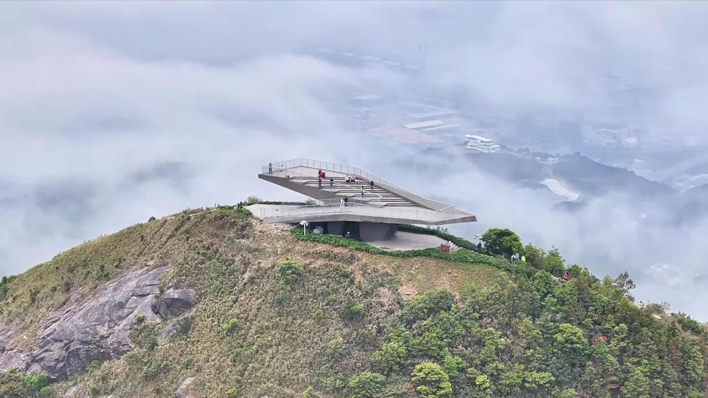 深圳版天空之城梅沙尖雲端觀景台 