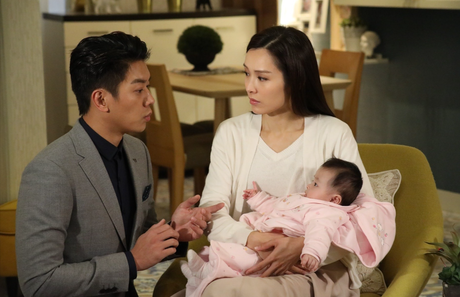 馬年BB｜兩男兩女嬰兒「零時零分」搶閘出世 (圖：TVB《BB來了》劇照)
