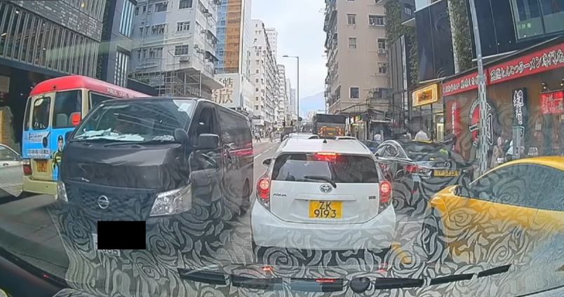 車Cam直擊｜貨Van逆線行駛做「逆流大叔」