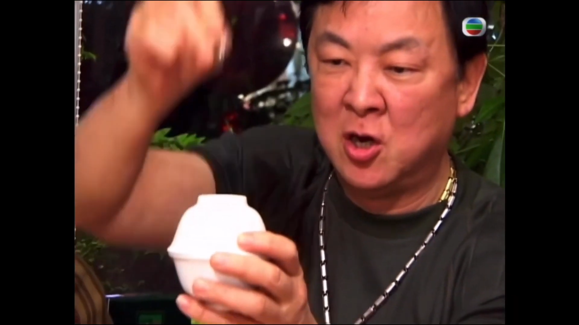 1963年出道的武俠巨星王羽，1967年因拍攝成名作《獨臂刀》被封為「獨臂刀王」。