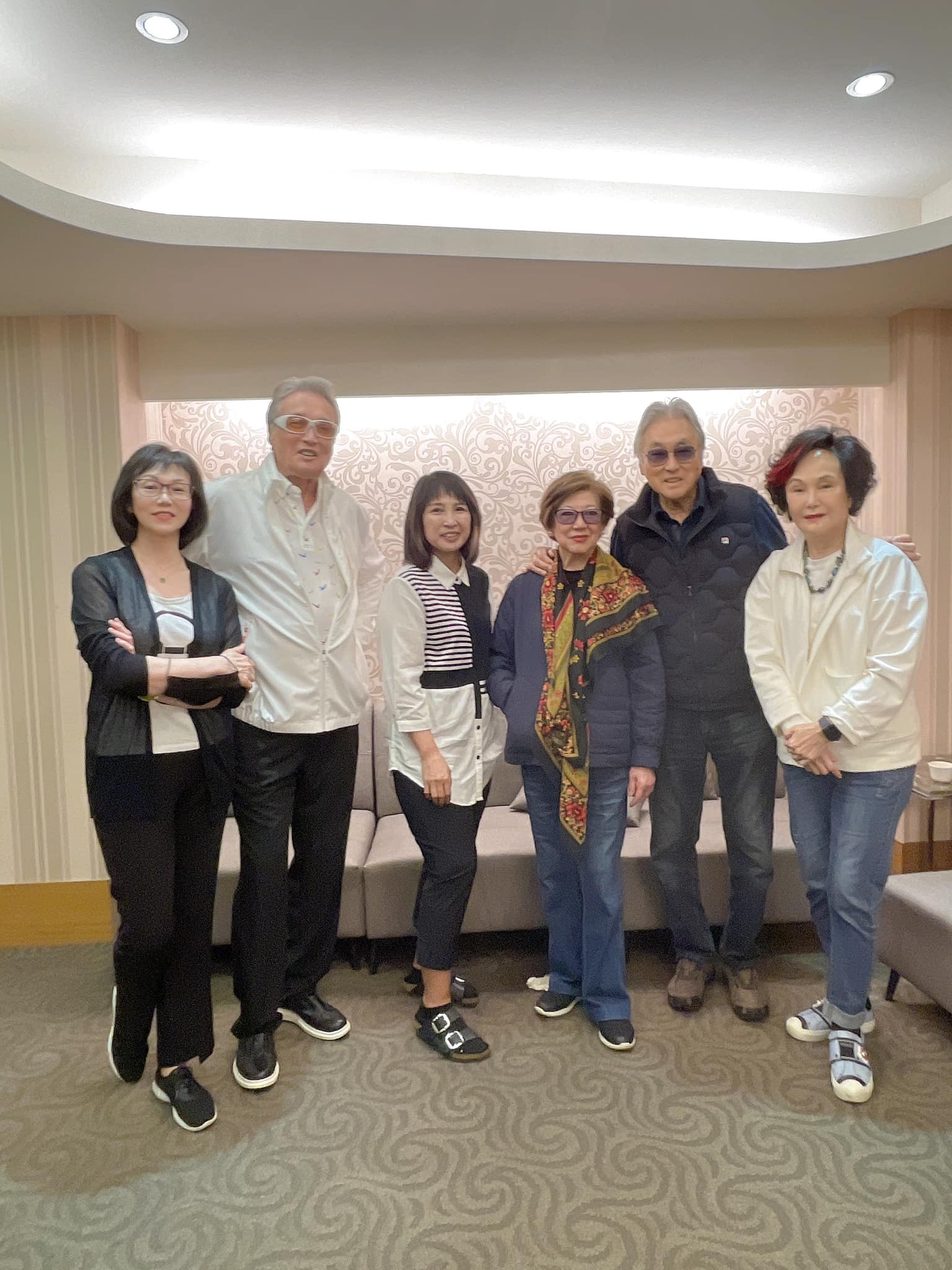 邵氏影星RE-U丨胡楓姜大衞約胡錦見面話當年 凌波與秦祥林敘舊變小型簽名會 - 東張+
