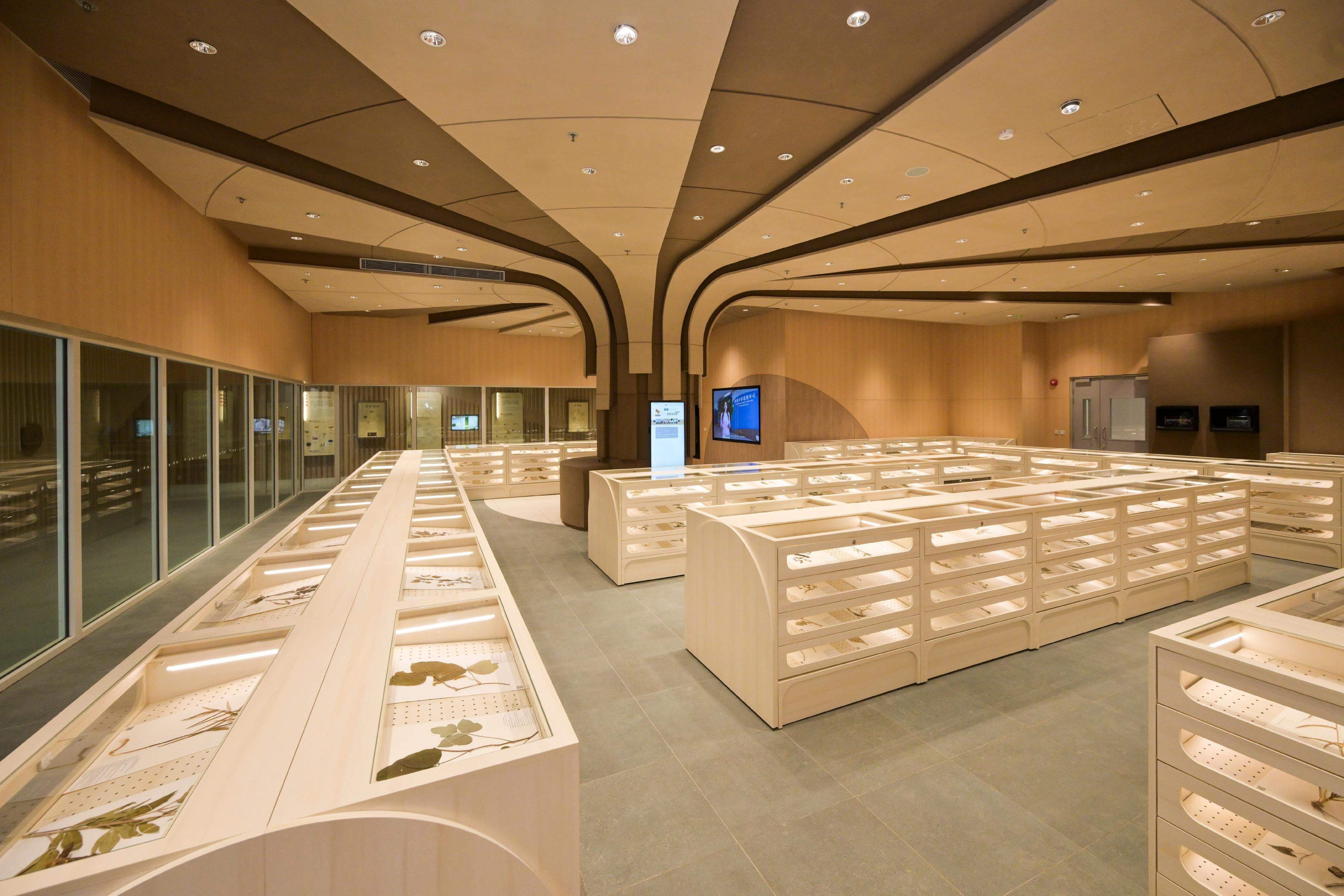 圖示檢測中心內的中藥標本館，館內展出約3500份標本。（衛生署圖片）