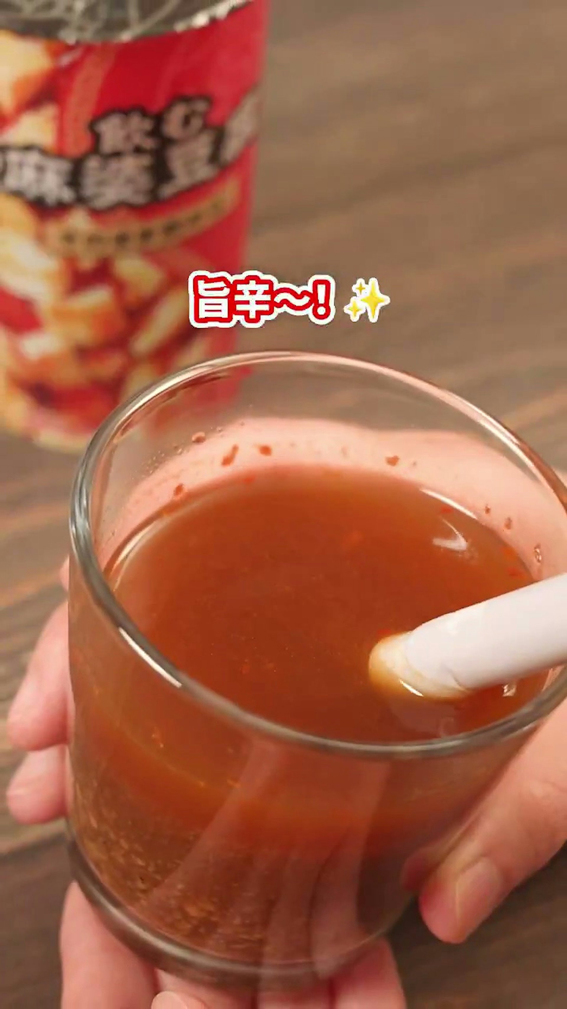 日本連鎖便利店羅森（Lawson）推出可飲用的麻婆豆腐，不過新產品上市後劣評如潮，有網民形容味道恐怖，甚至直言「這不是人類喝的飲料」。（X影片截圖／@akiko_lawson）