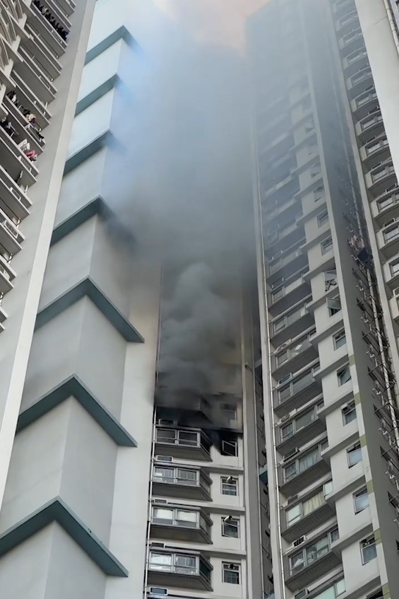 石硤尾邨奪命火｜美如樓單位失火　至少1死4傷