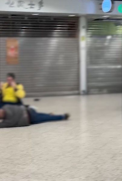 觀塘港鐵站爆4人混戰疑醉酒鬧事