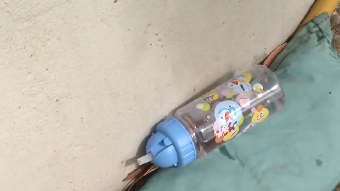 現場遺下一副眼鏡及一個水樽。（網上圖片）