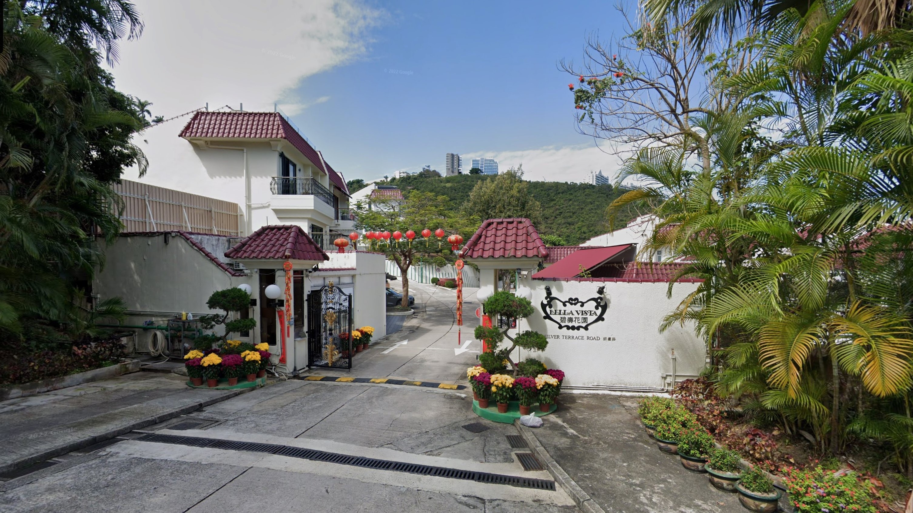 今日（2月7日）上午10時許，清水灣銀臺路15號碧濤花園一幢獨立屋發生爆竊案，手袋及現金被掠去，損失合共約22萬元。（Google街景截圖）