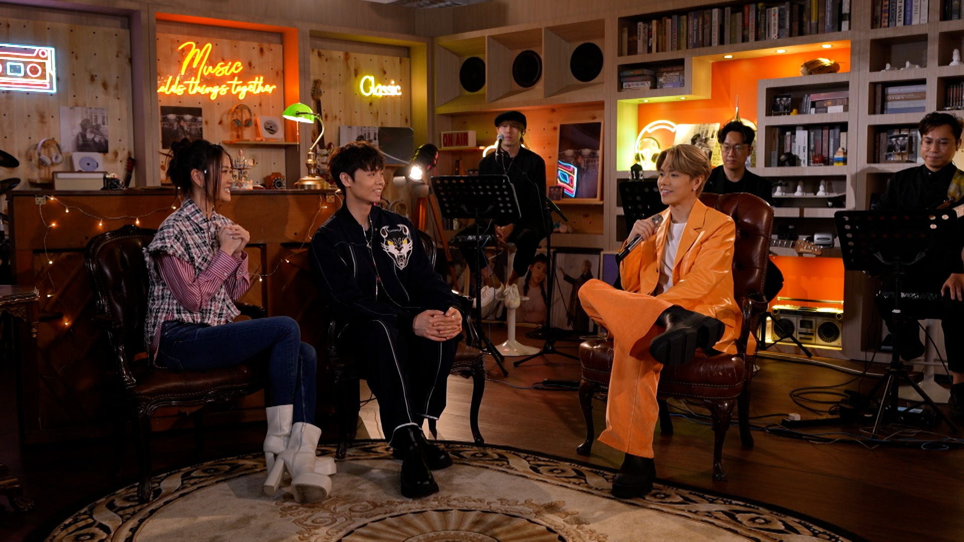 面對住軒公，兩位主持即變小fans。