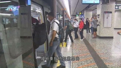 港鐵荃灣綫服務恢復正常 有市民往油麻地站乘搭頭班車