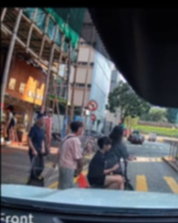 大埔母子騎電動單車兼無戴頭盔勁猖獗