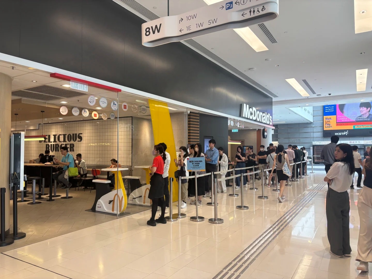 Chiikawa經濟｜科學園分店亦有為數不少粉絲排隊等候購買。