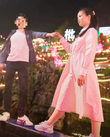 ▲▼胡心瑤和肖先生的合影。（圖／翻攝封面新聞）