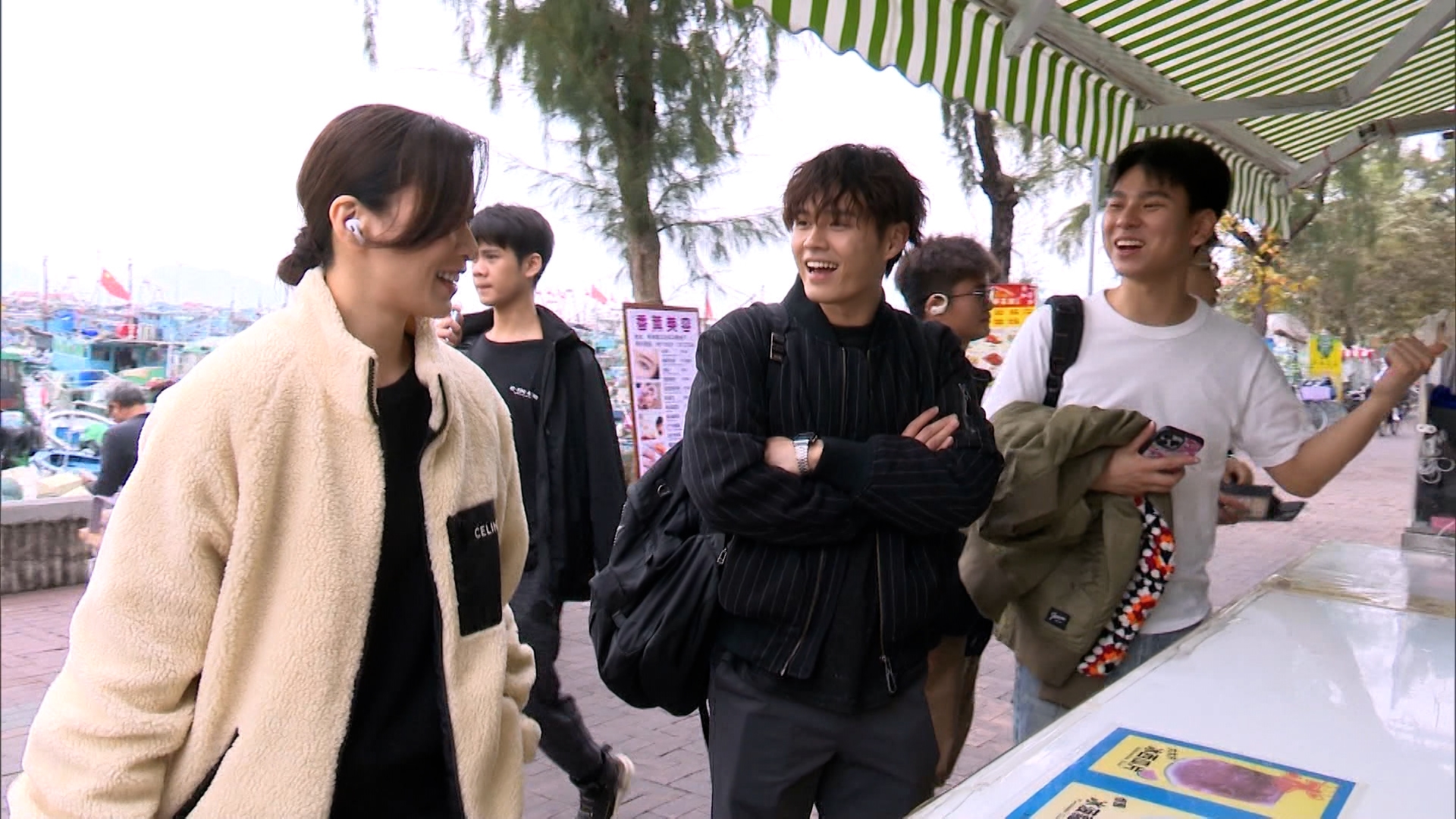 劇中言官是少年犯的剋星，但是現實中佘詩曼和他們很要好。