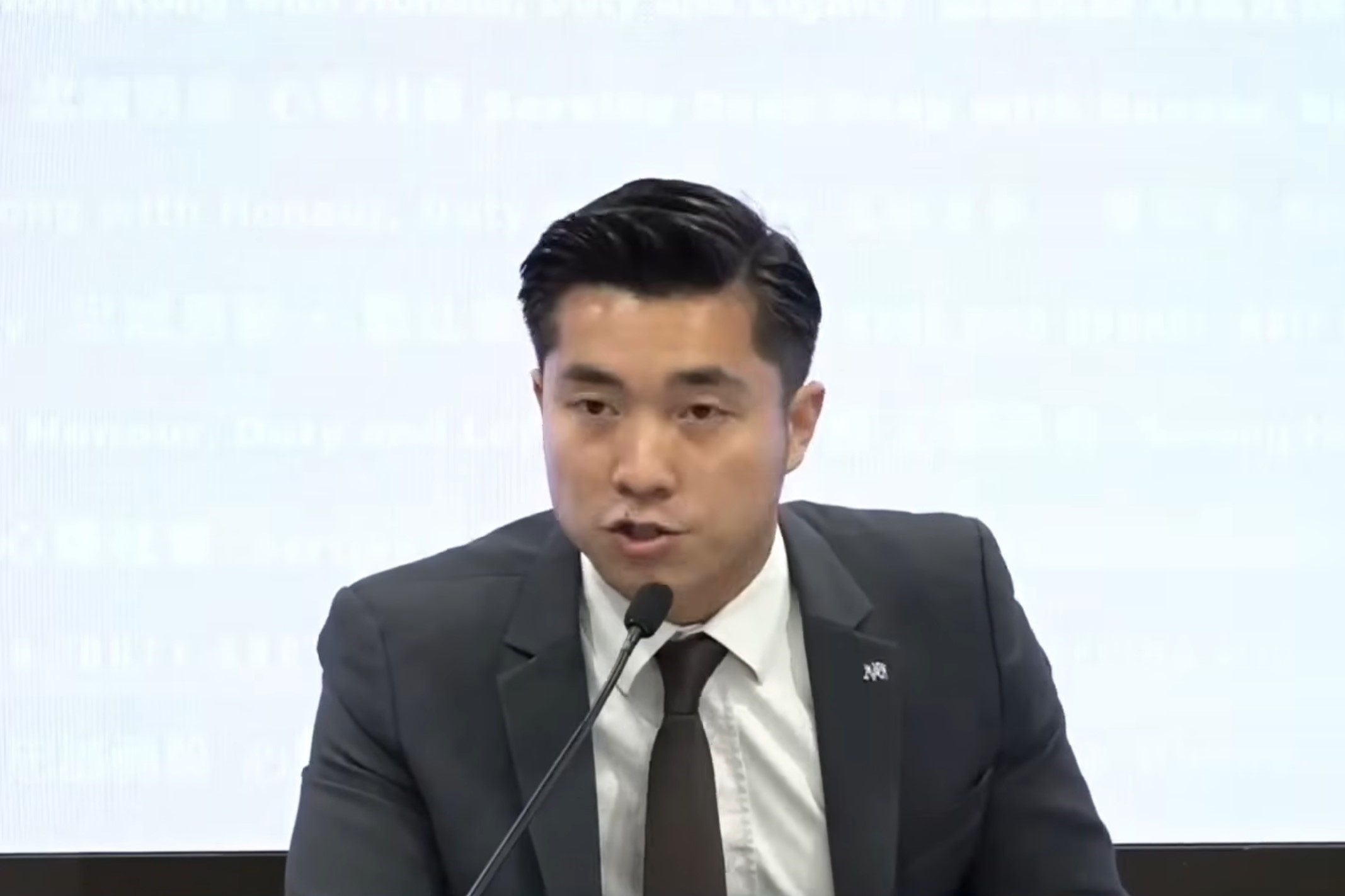 警方毒品調查科高級督察何灝庭（警方YouTube直播截圖）