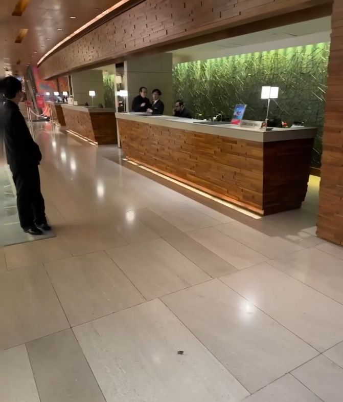 事主稱職員對曱甴視而不見