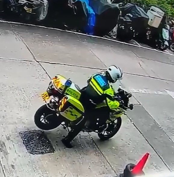 漆咸道北交通警鐵騎「開車失事」