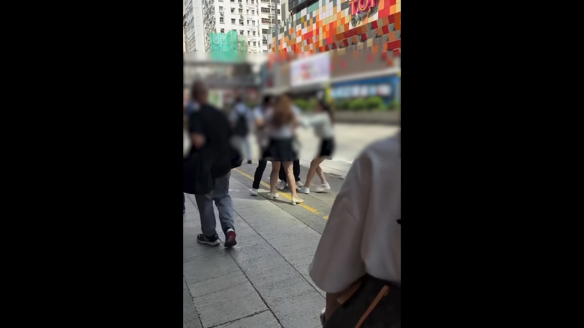 旺角MMA｜「麻甩佬」疑做Facial唔俾錢　女職員街頭追人搶電話惹關注