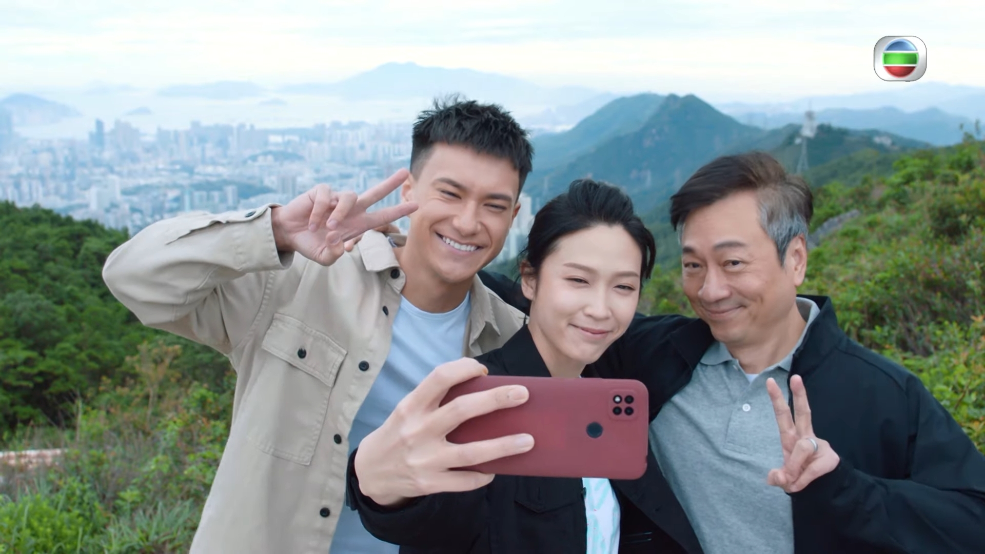 蔣祖曼、朱敏瀚飾演黎耀祥嘅子女。