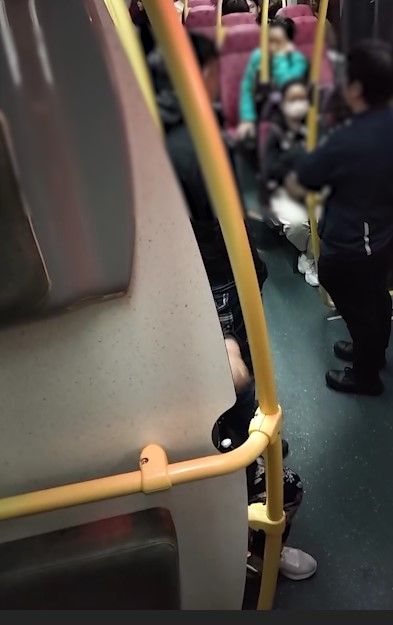 有片｜吐露港公路兩男九巴口角撩交打