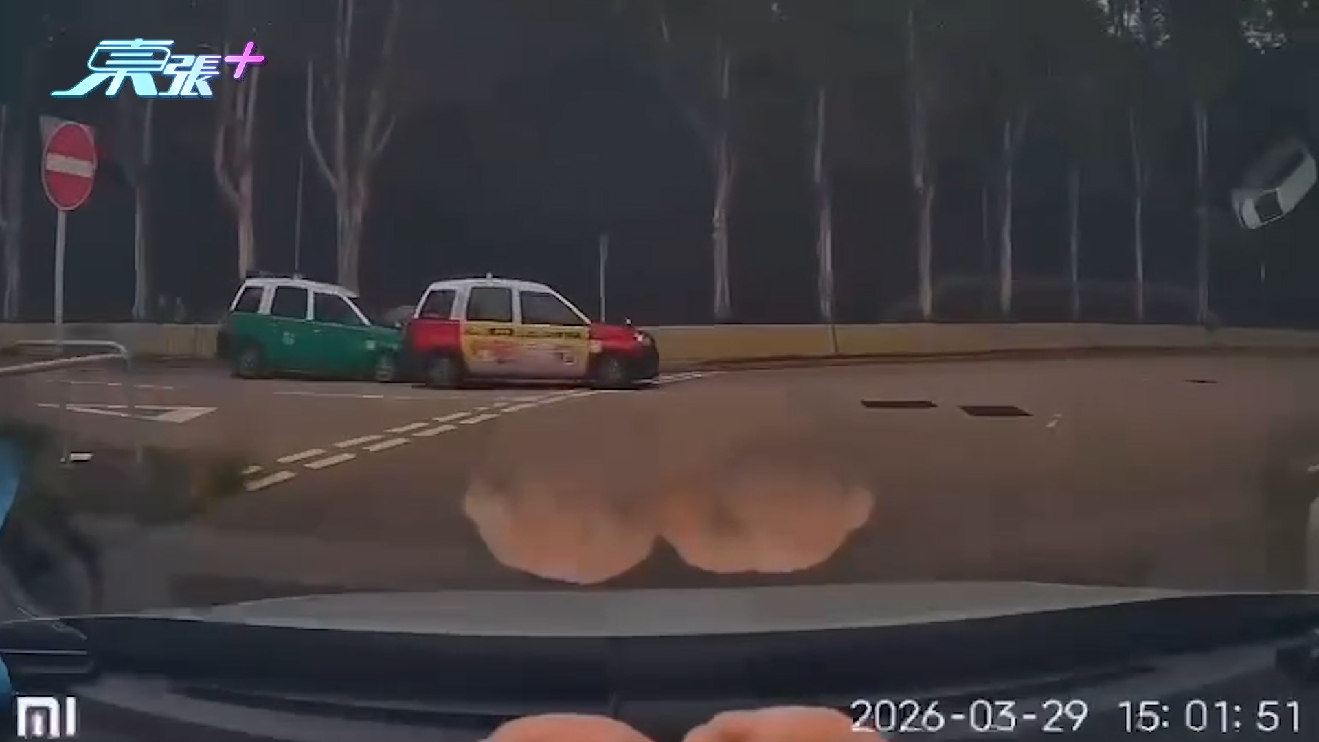 車Cam直擊｜掃管笏「綠的撞紅的」發清脆撞擊聲　網民：大型冰壺比賽