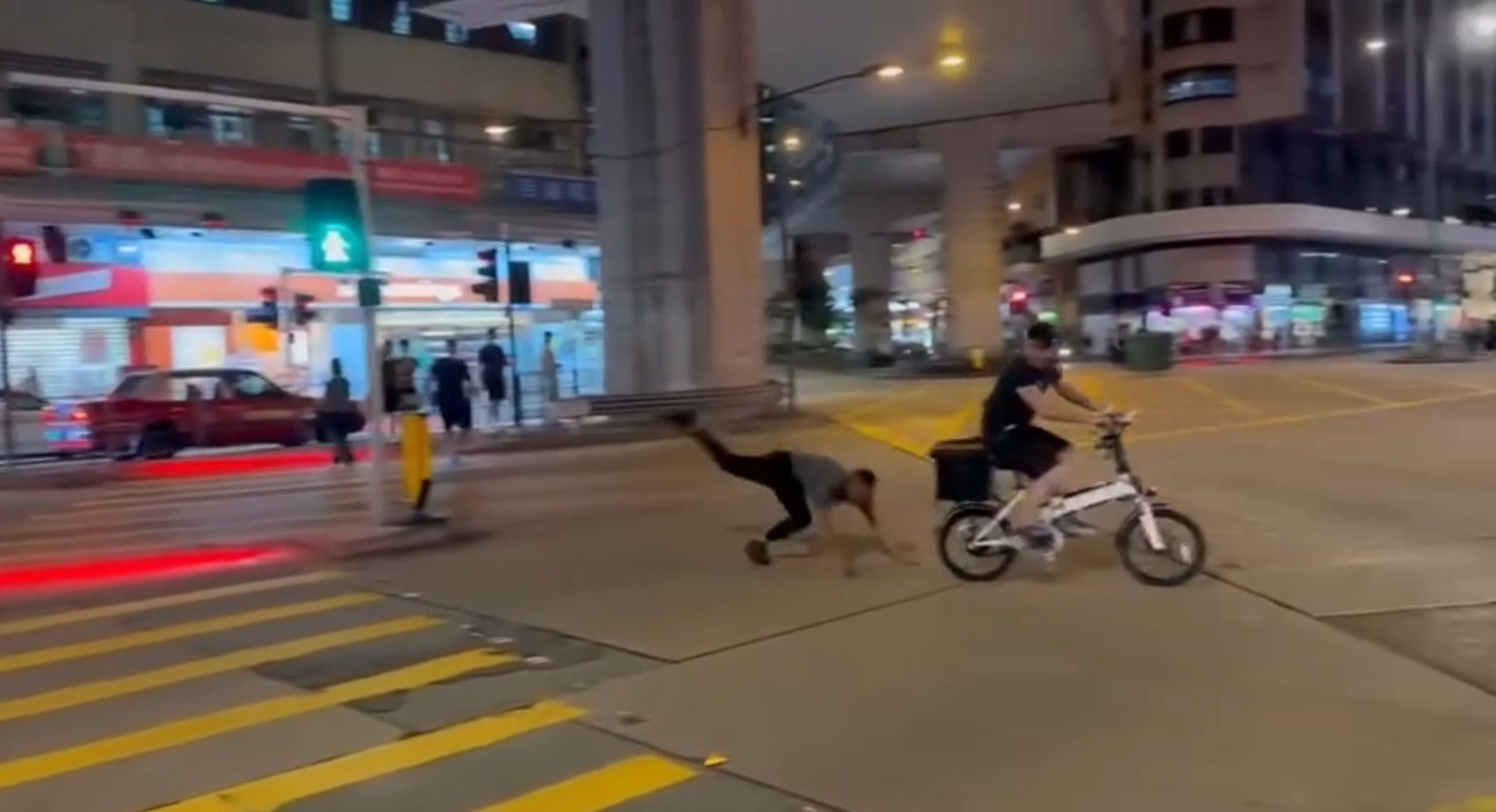 太子的士司機VS單車男爆追逐戰