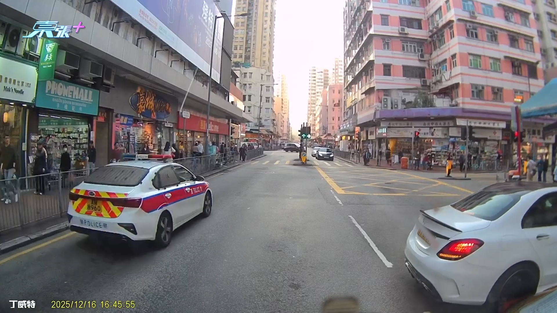 車Cam直擊｜元朗P牌女司機馬路突Uturn　阿Sir「時運高」睇唔到無執法