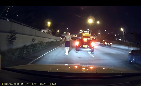 車Cam直擊｜赤膊男反轉吐露港公路突落的士狂奔