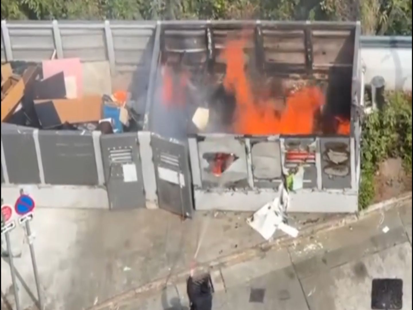 皇后山邨垃圾站起火保安勇敢救火