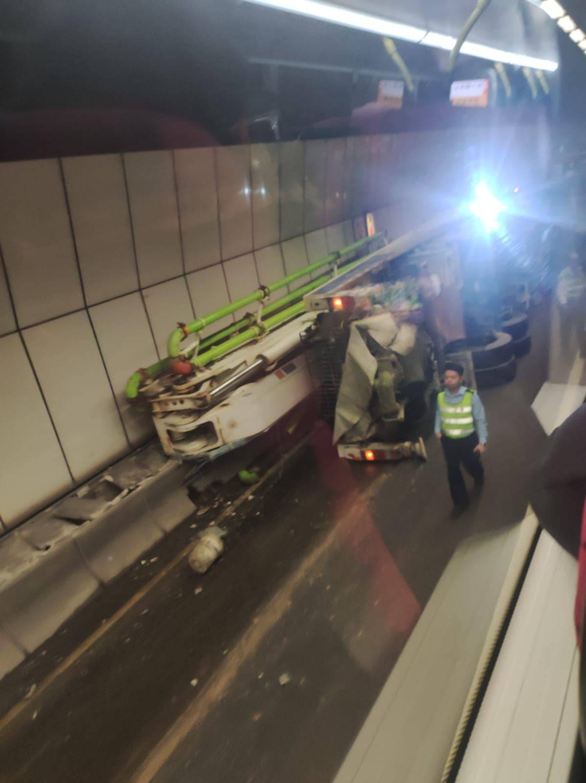 尖山隧道車禍。(網上圖片／FB@Bosco Chu)