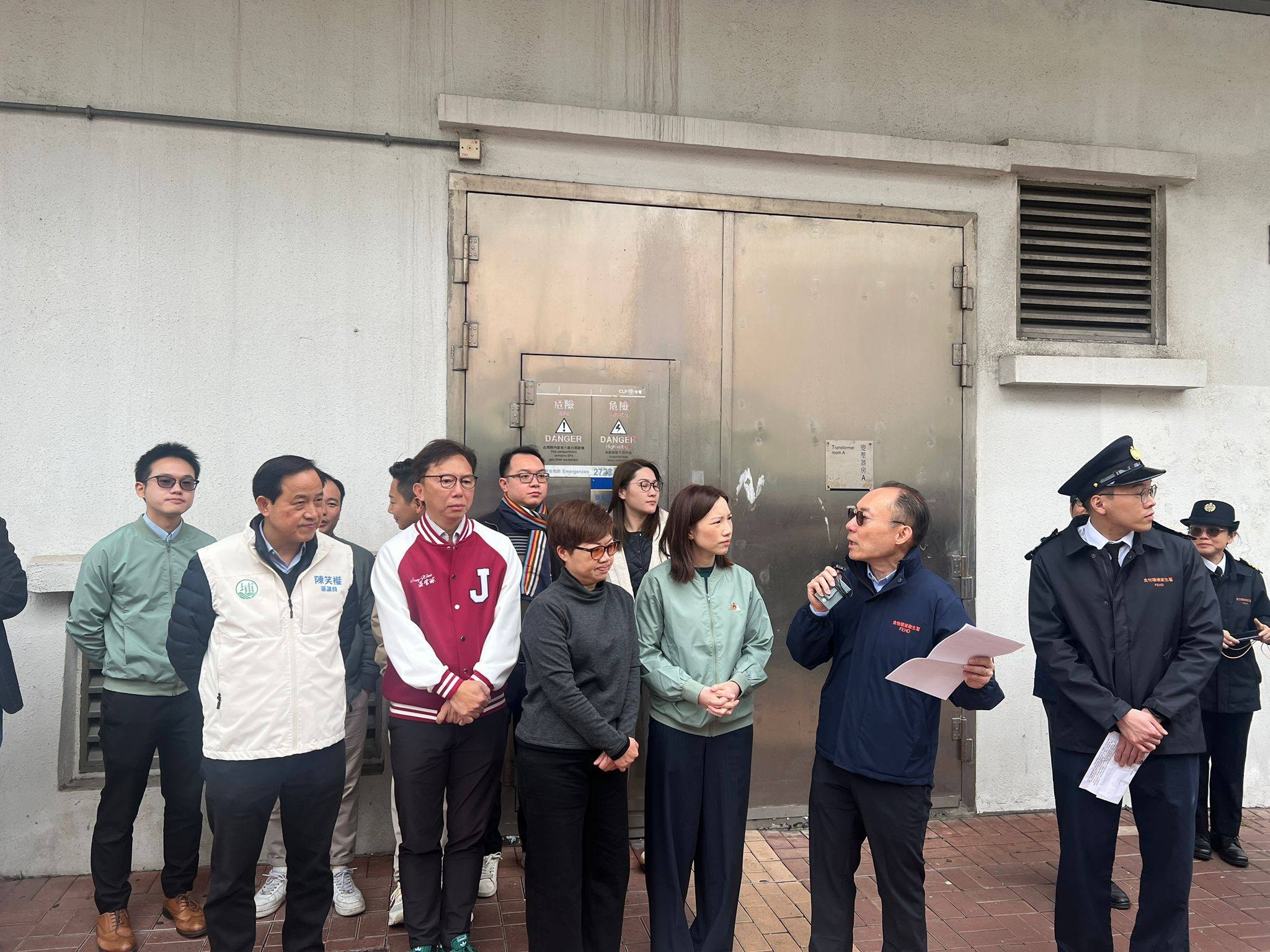 新年2026｜黃碧嬌現身大埔伙食環署「洗邋遢」派清潔包。 (FB＠大埔區議員陳笑權)