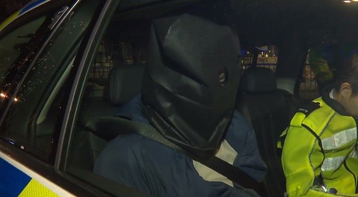 九龍城外賣男電動單車撞警員及警車