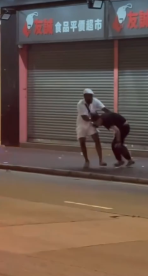 長沙灣街頭拉扯驚傳電槍電擊聲　非裔男拉扯黑衣男起衝突惹街坊憂慮