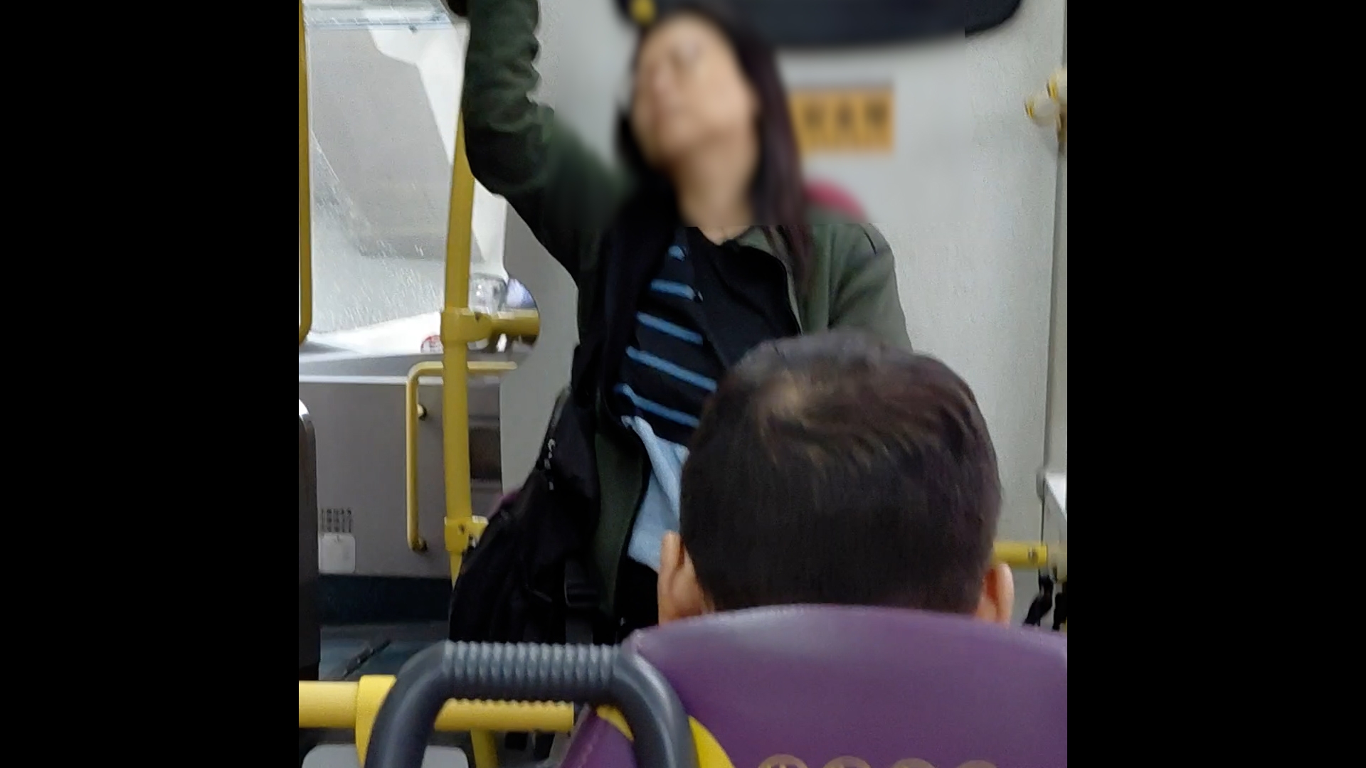東張西望報料｜九龍灣巴士上乘客行為異常　站立做古怪動作　觀眾提醒外出提高警覺
