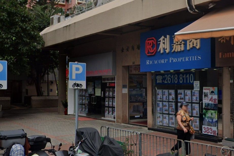 涉事地點為屯門青山公路—青山灣段387號金安大廈平台。(Google地圖)
