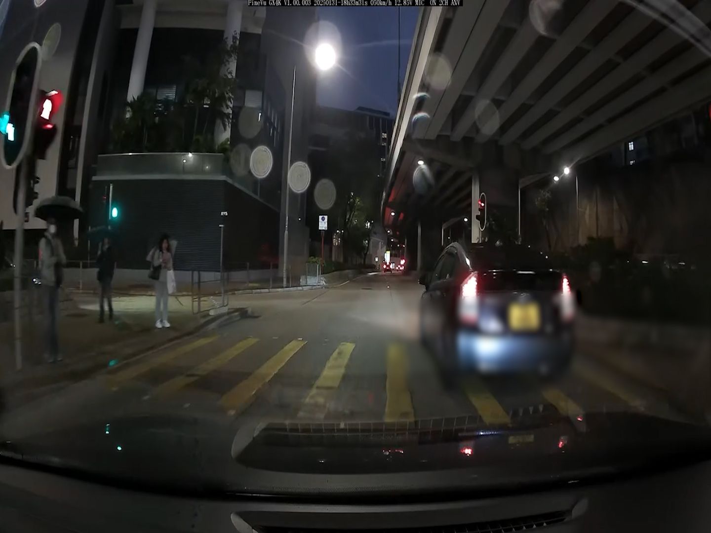 私家車新年勁陰功！加士居道天橋底先遇切線再碰U-turn